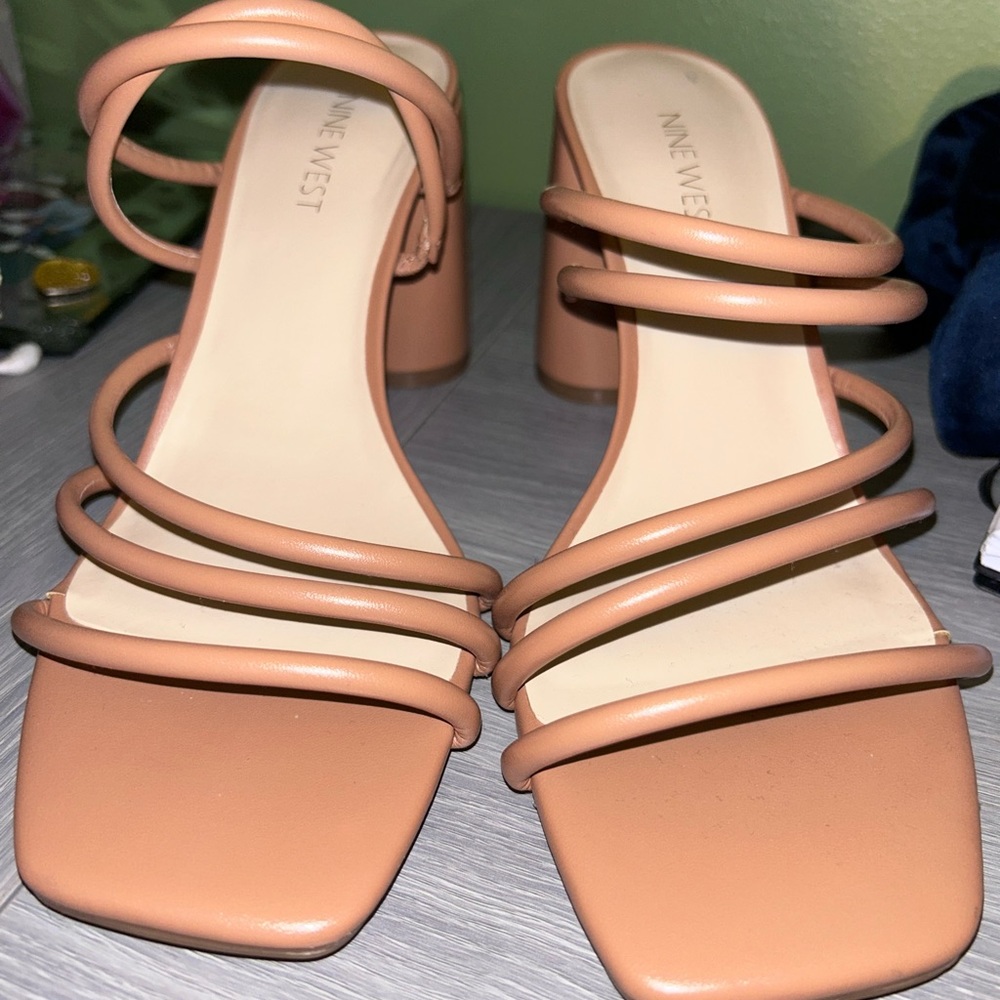 New Nine West GLOWY 3 heels